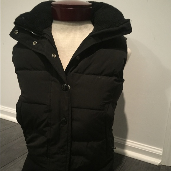 Banana Republic Jackets & Blazers - BANANA REPUBLIC DOWN  BLACK PUFFER VEST